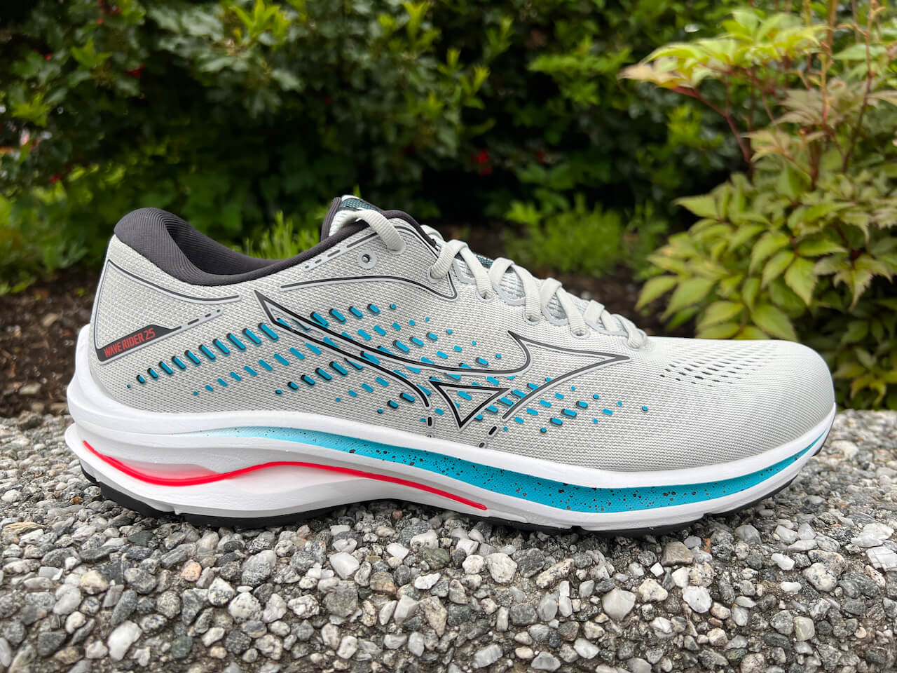 Mizuno Wave Rider 25