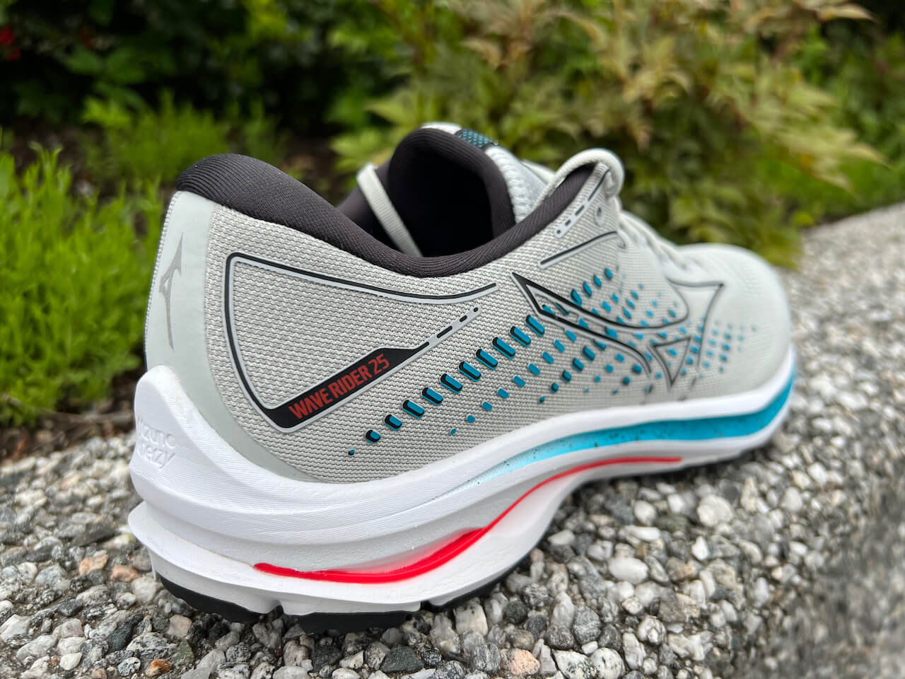 Mizuno Wave Rider 25