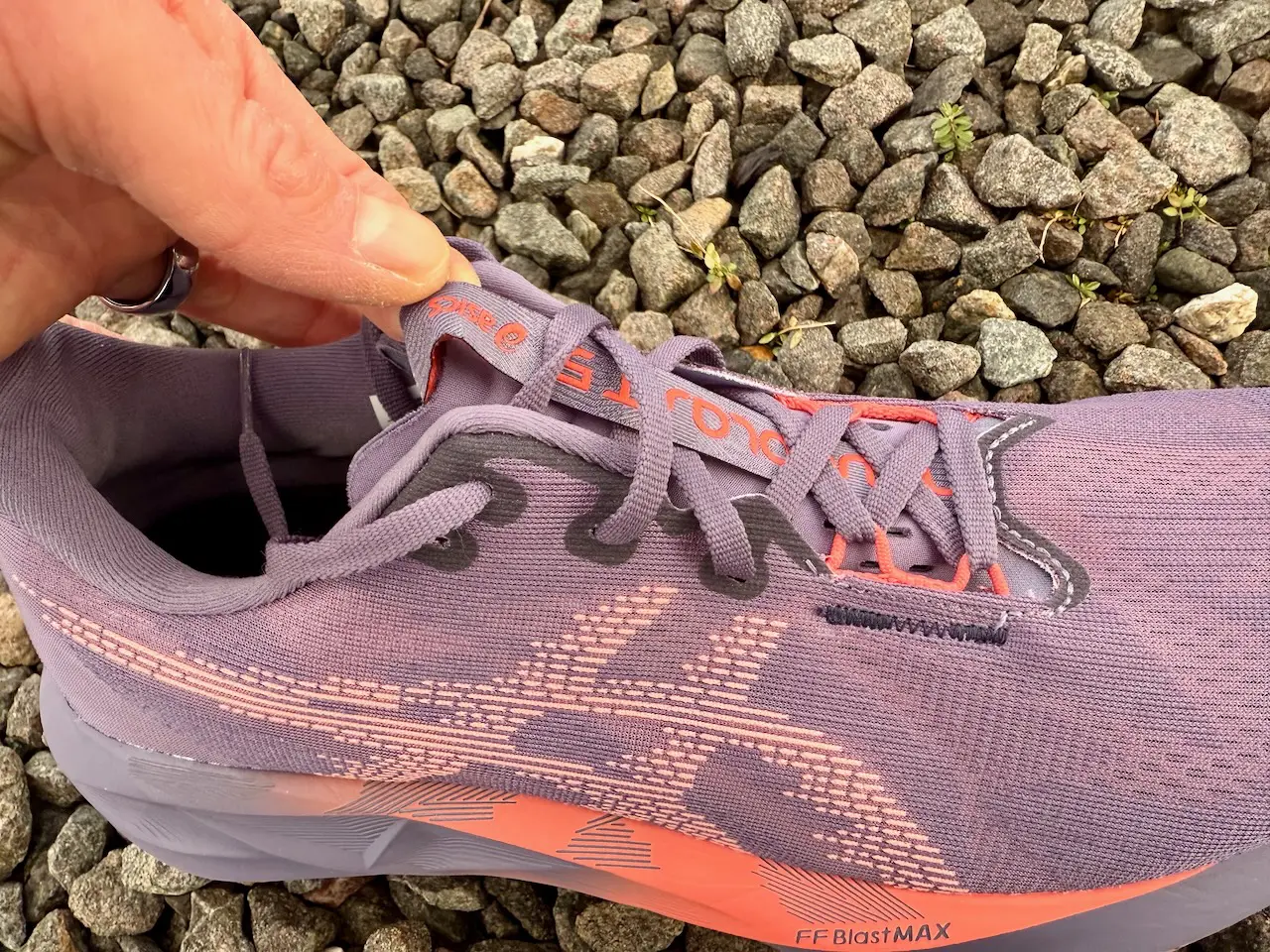 ASICS Novablast 5