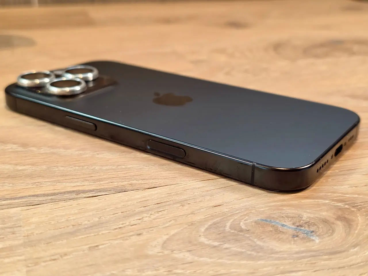 Apple iPhone 16 Pro
