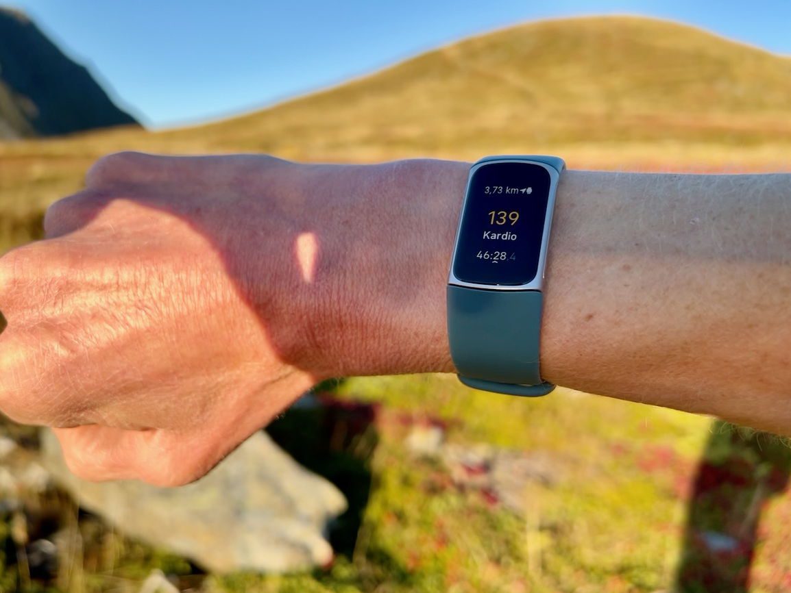 Fitbit Charge 5