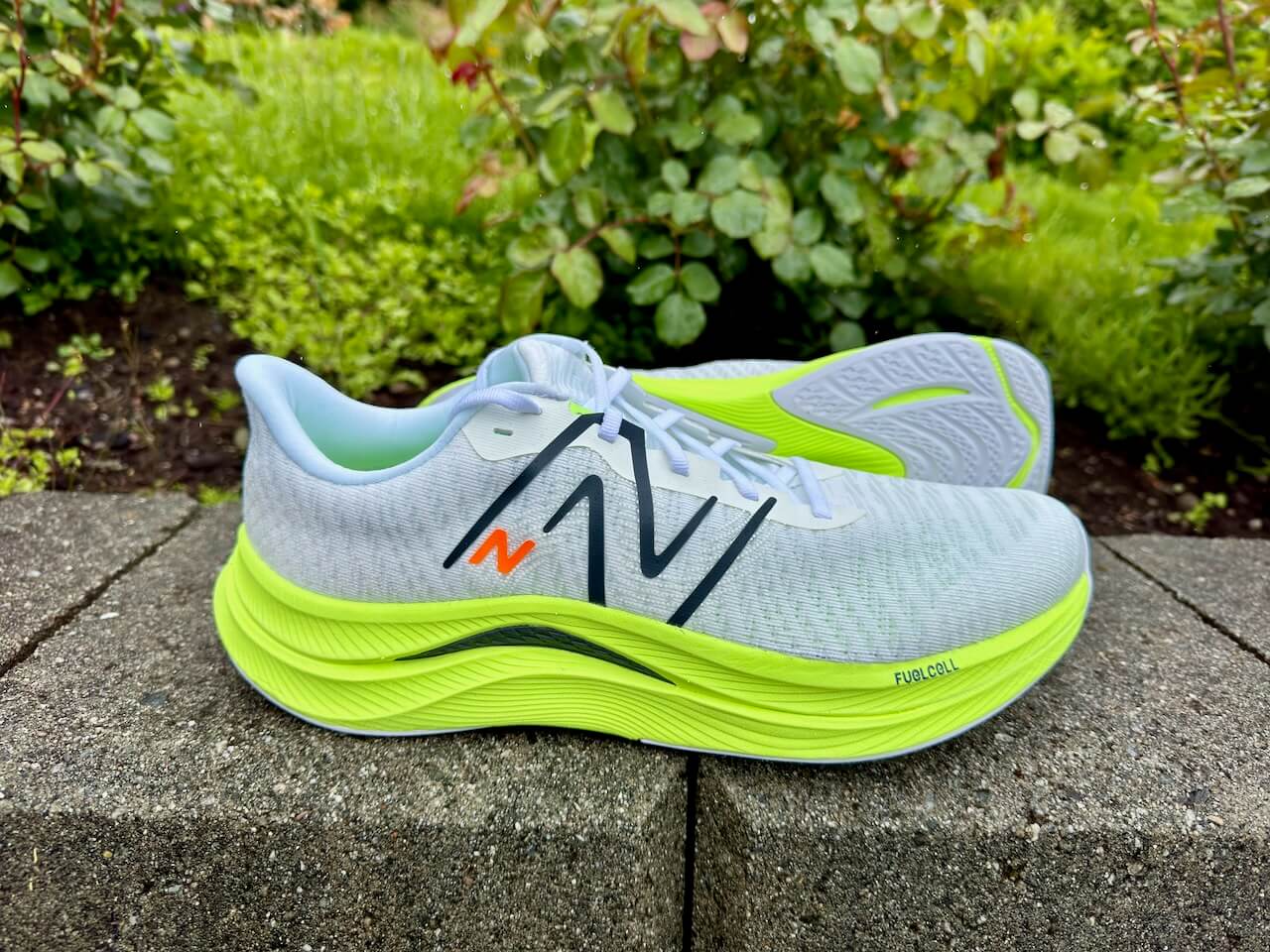 New Balance FuelCell Propel V4